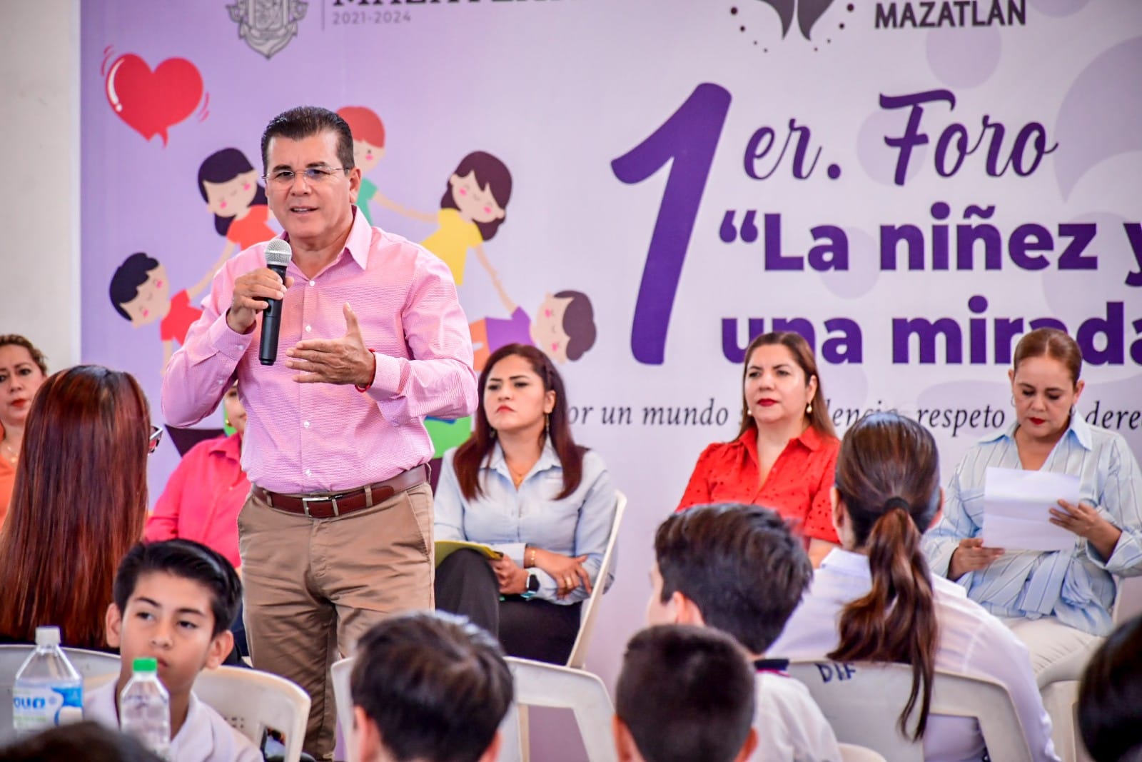 Inauguran autoridades municipales el 1er Foro “La niñez y la adolescencia, una mirada a sus derechos”.