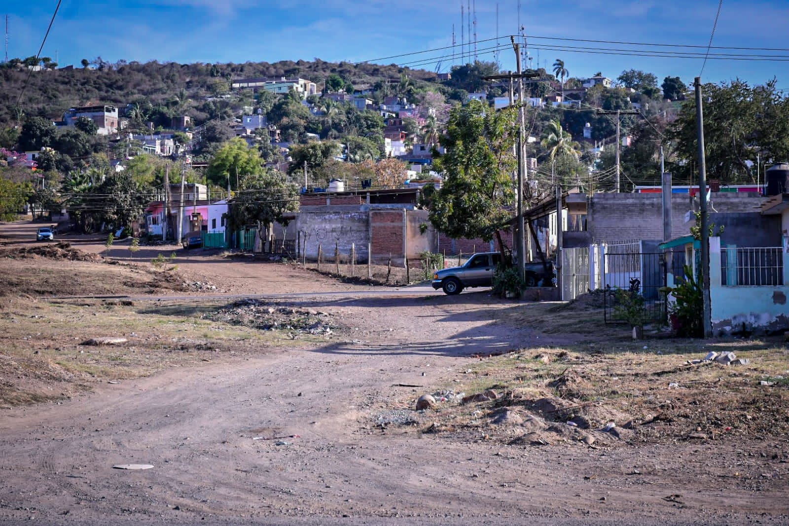 Alcalde visita colonia Valle del Sol; vecinos agradecen su compromiso para mejorar el lugar.
