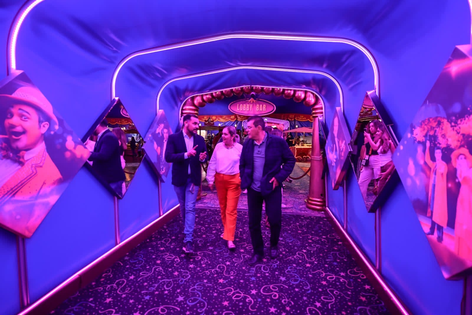 Disfrutan Alcalde y presidenta de DIF Mazatlán una espectacular noche en el Circo Tihany