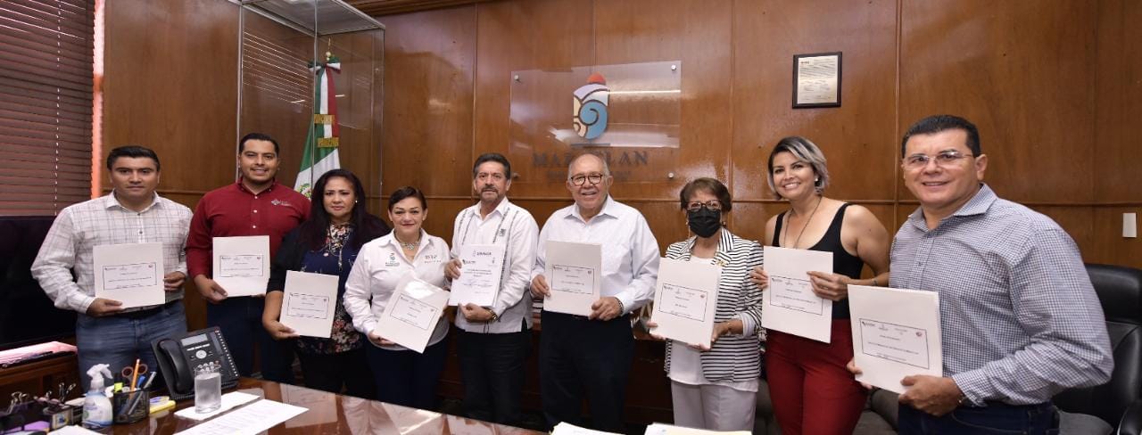 El Gobierno Municipal, firmó un convenio de colaboración con el Director General del Instituto de Capacitación para el Trabajo de Sinaloa (Icatsin).