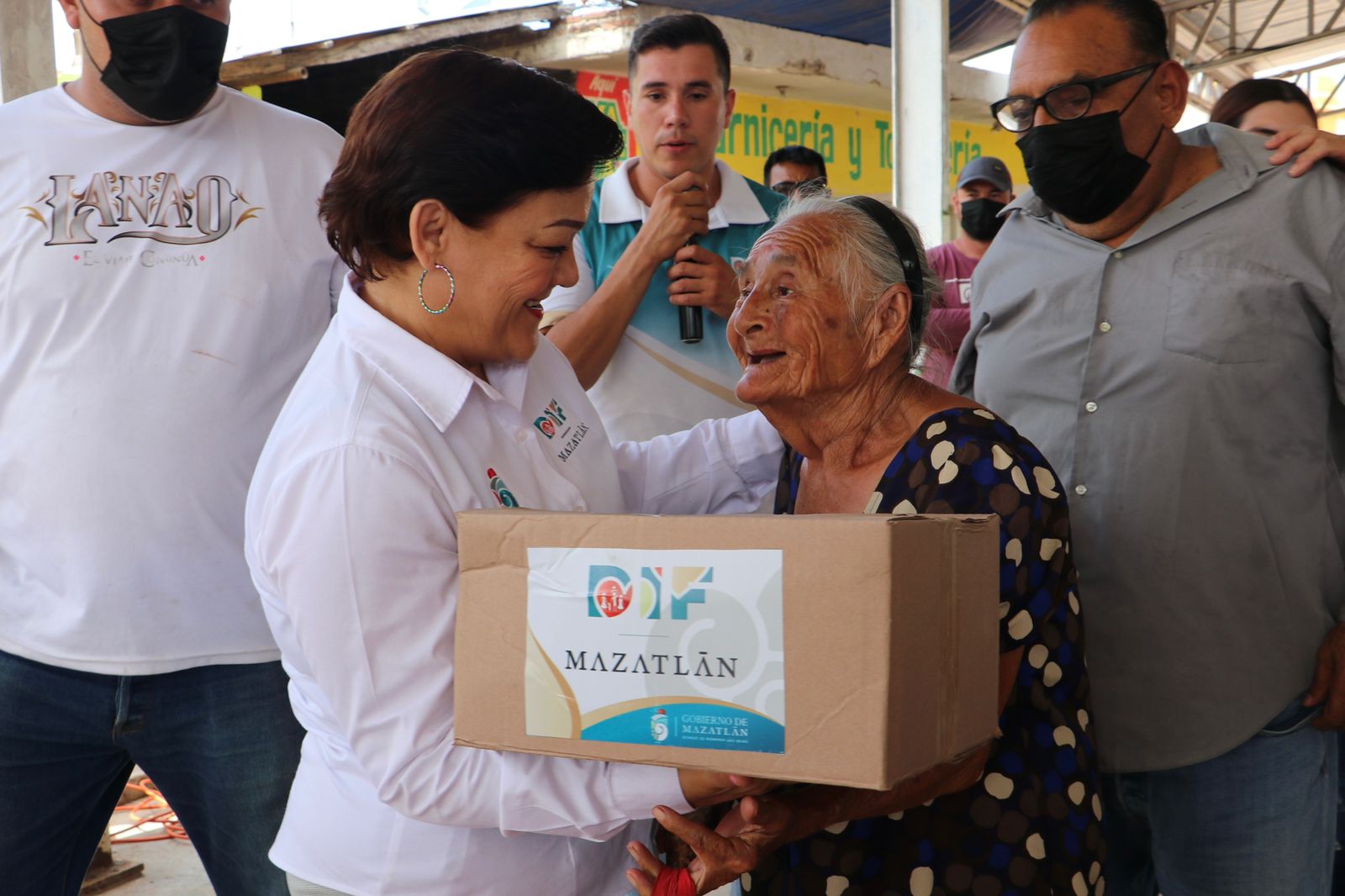 Gobierno Municipal y DIF Mazatlán, llevan jornadas de apoyo a habitantes de El Quemado.