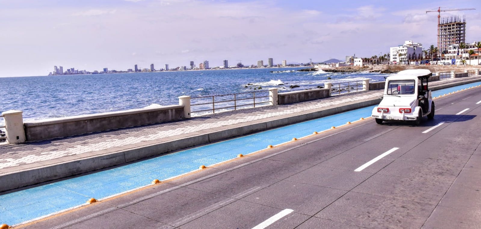 Obras Públicas da mantenimiento a más de 10 kilómetros de ciclovía que corren por Mazatlán.
