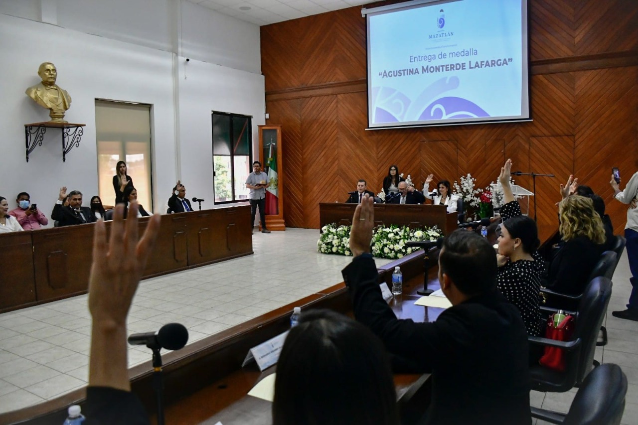 Gobierno Municipal entrega Medalla Agustina Monterde a la ciudadana Irma Arellanes Hernández.