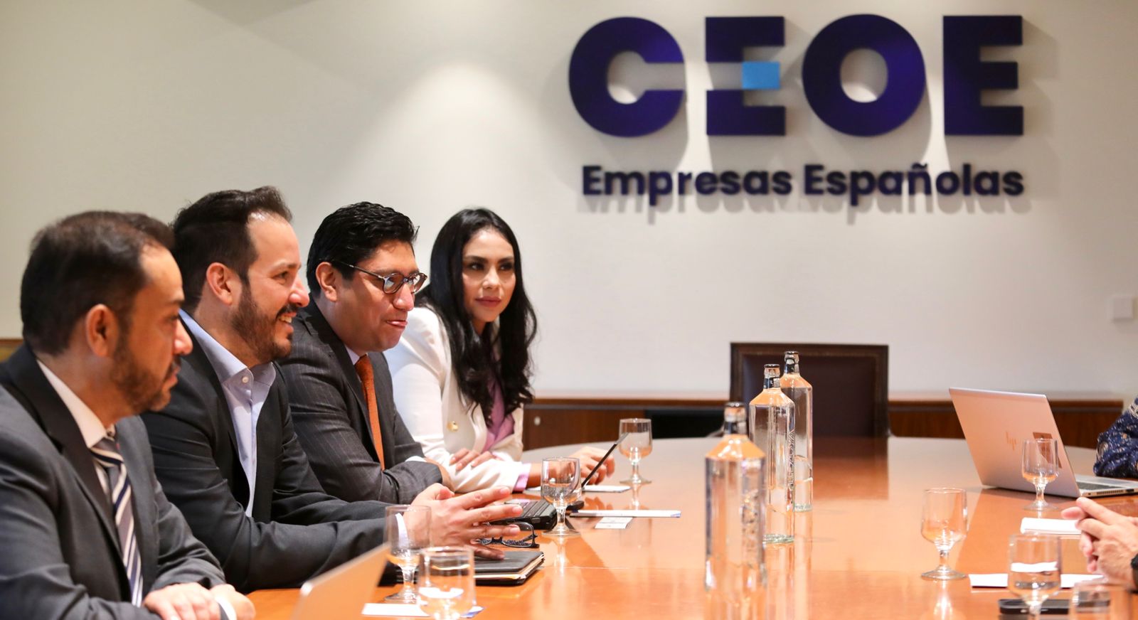 Muestran la realidad turística y económica de Mazatlán ante empresarios de Madrid.