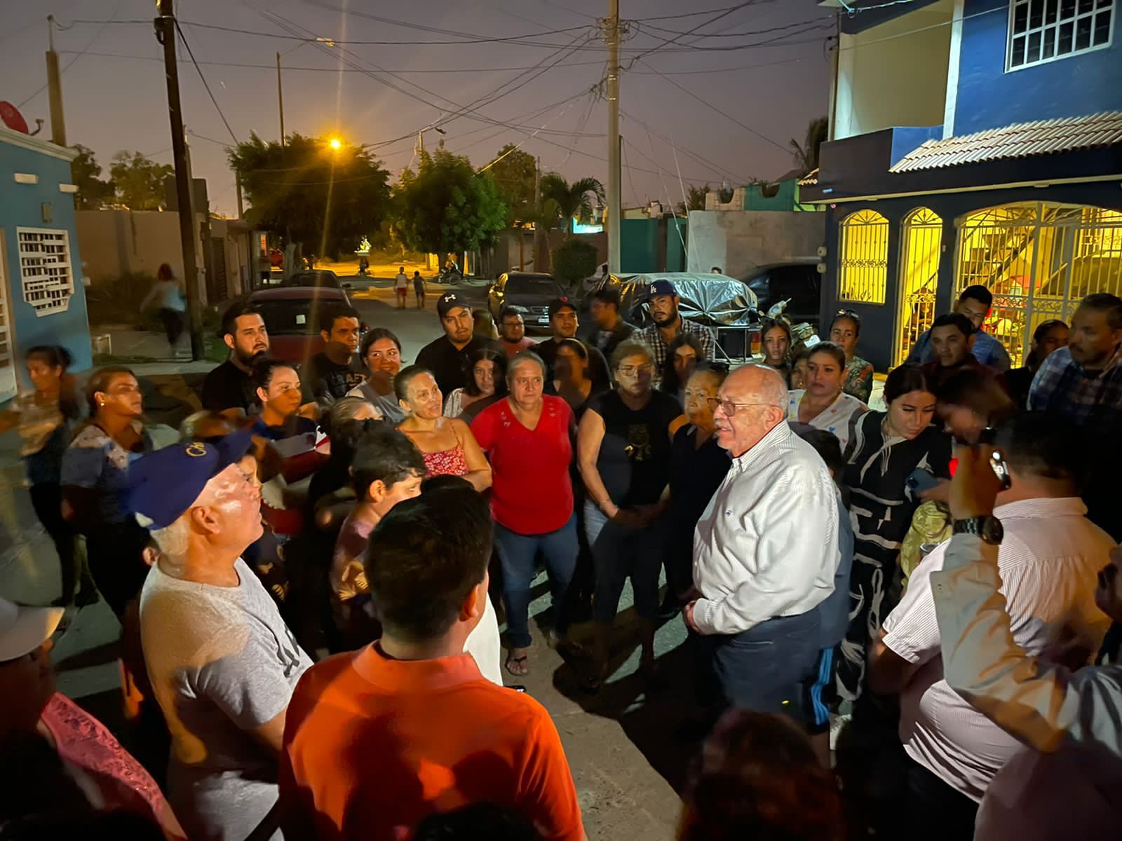 Alcalde visita a vecinos de ex Hacienda del Conchi para escuchar y atender sus necesidades.