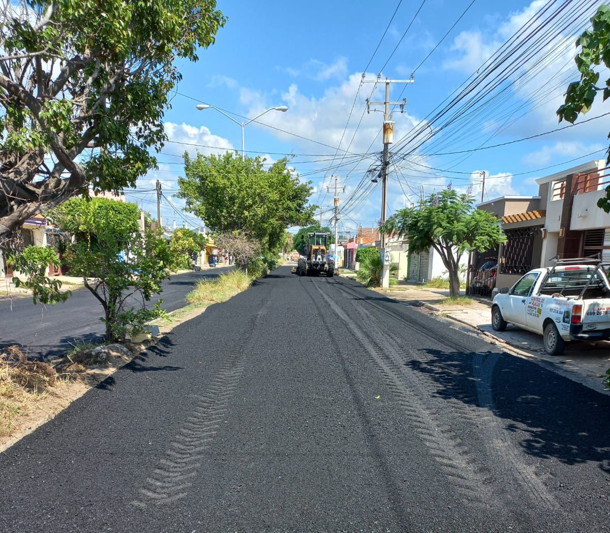 Obras Públicas continúa con la reparación de calles y avenidas de Mazatlán.