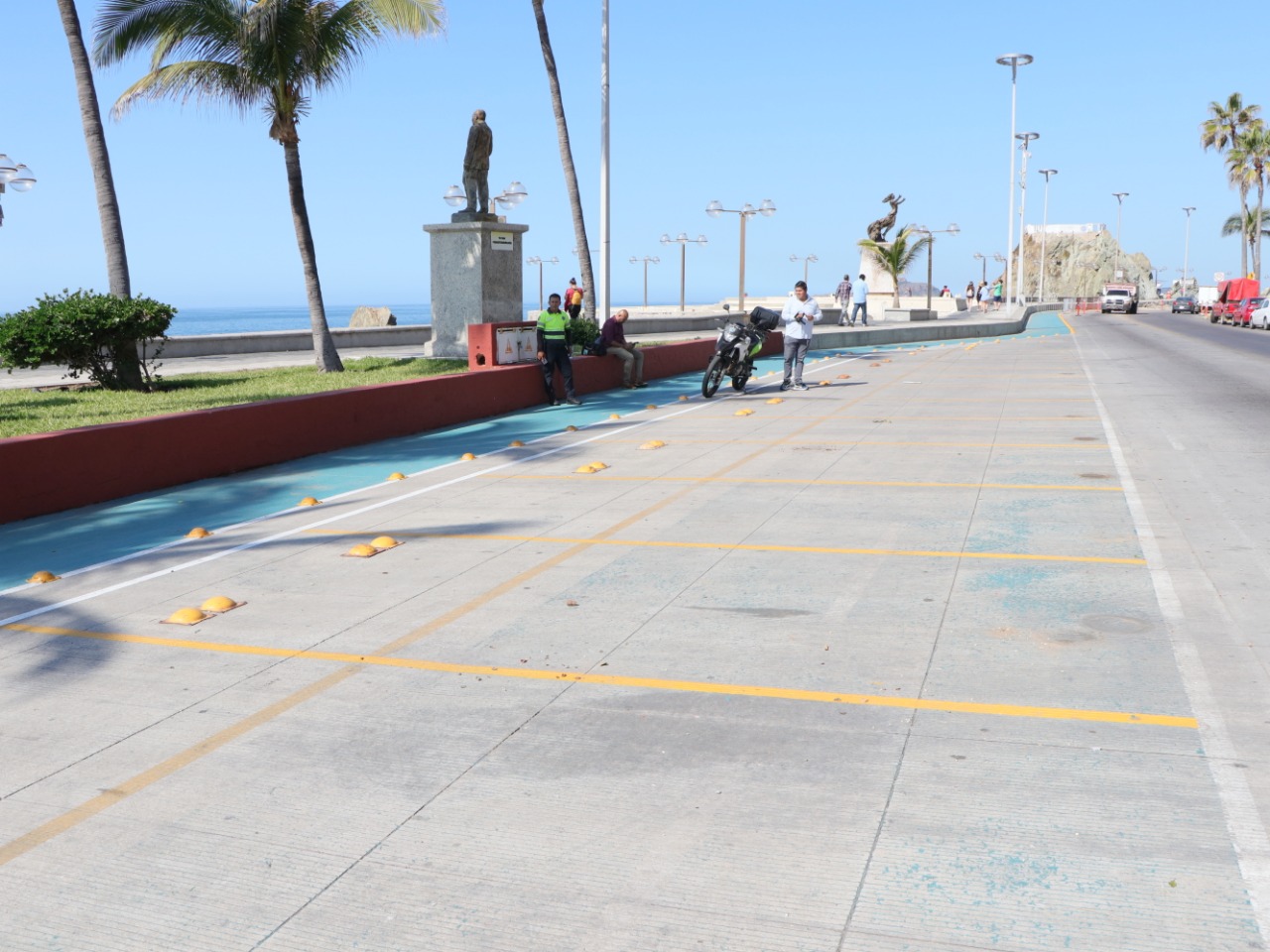Gobierno de Mazatlán libera espacios de estacionamiento en Paseo Claussen.