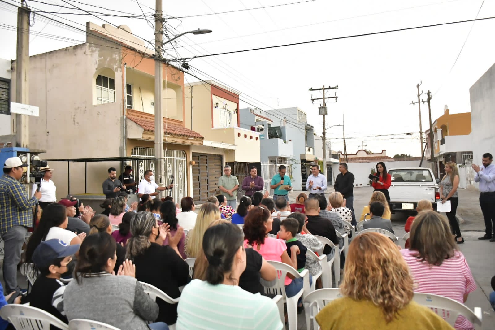 Después de 30 años, Santa Cecilia recibe un beneficio social al estrenar lámparas de luz blanca
