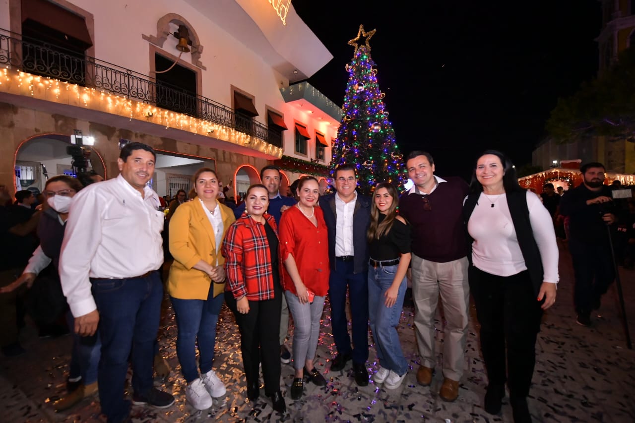 Se enciende el espíritu navideño en la Plazuela República.