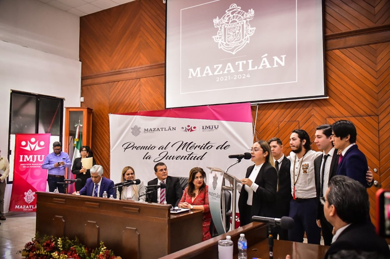 Gobierno Municipal entrega Premio al Mérito Juvenil Mazatlán 2022