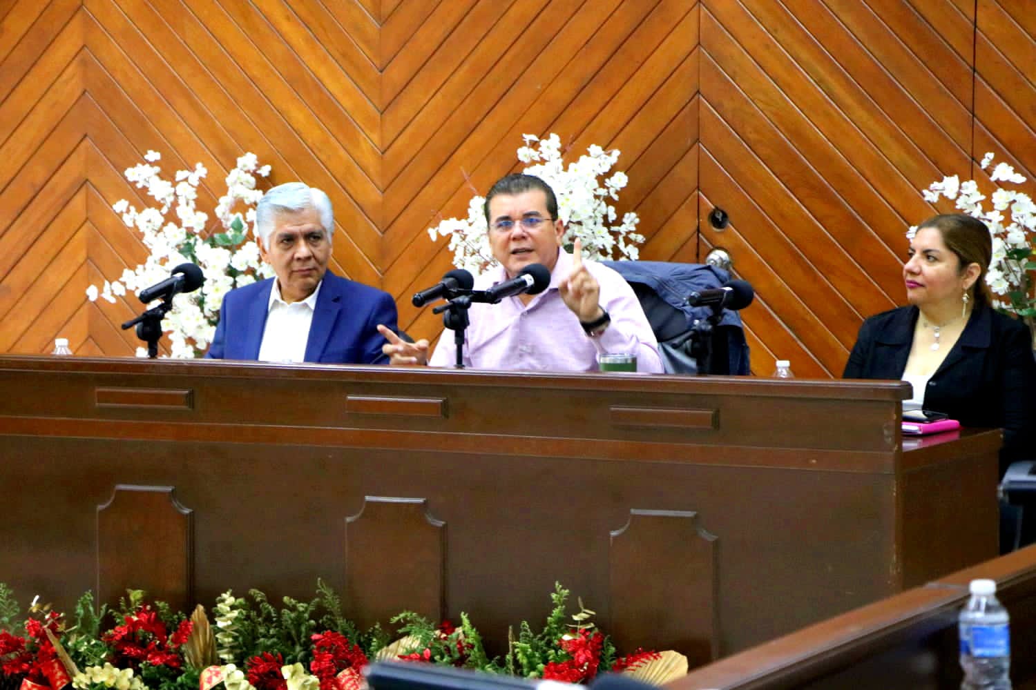 Alcalde llama a funcionarios a trabajar con humanidad y respeto a la ciudadanía