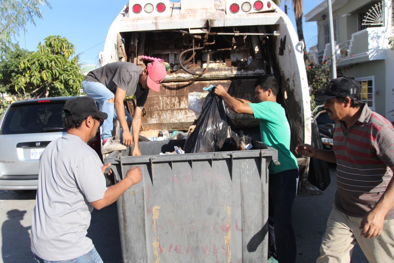 El próximo lunes arranca la licitación para la compra de camiones recolectores de basura por parte del Ayuntamiento de Mazatlán.*