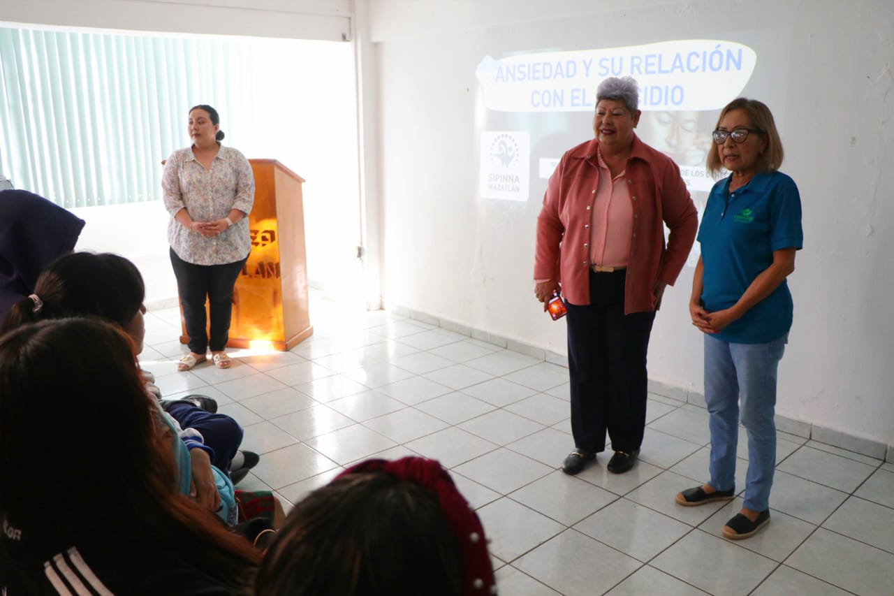 Sipinna imparte pláticas sobre “Ansiedad y su Relación con el Suicidio”, a estudiantes del Conalep I.