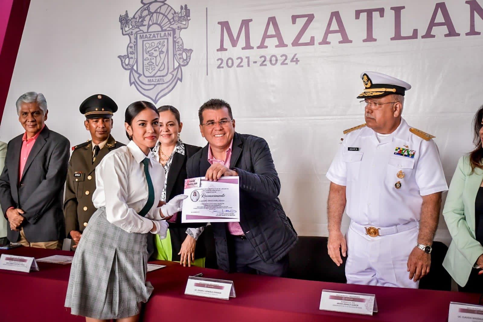 Gobierno Municipal celebra primer “Lunes Cívico” de bachillerato en COBAES 95