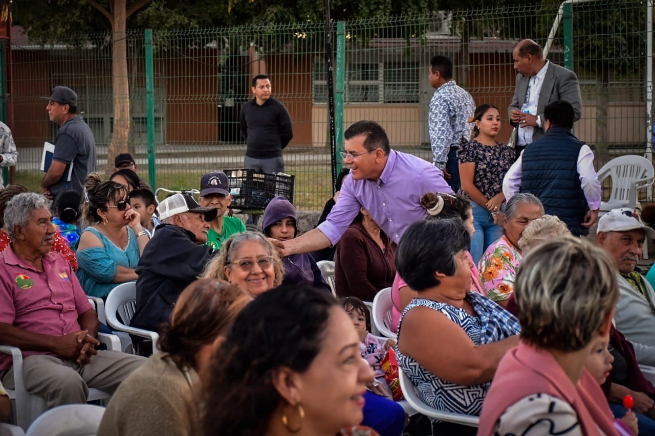 Inauguran la pavimentación de dos calles en la colonia Azteca.