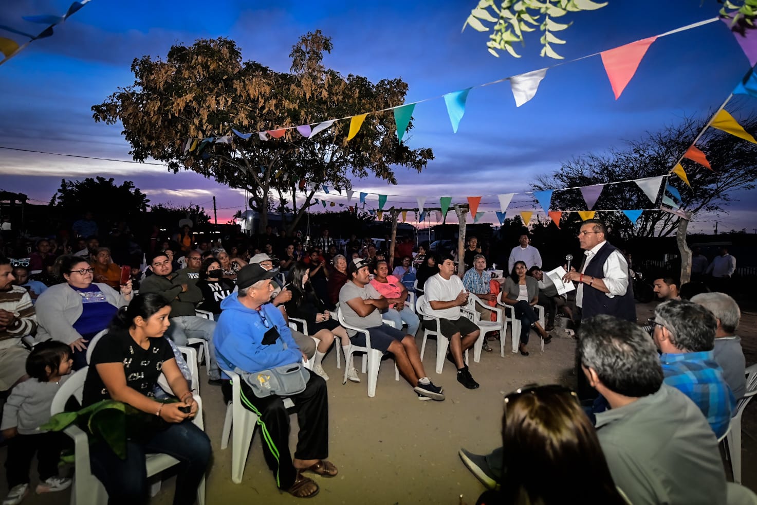 Usted es el primer presidente que nos visita”, vecinos de Colonia Jaripillo.