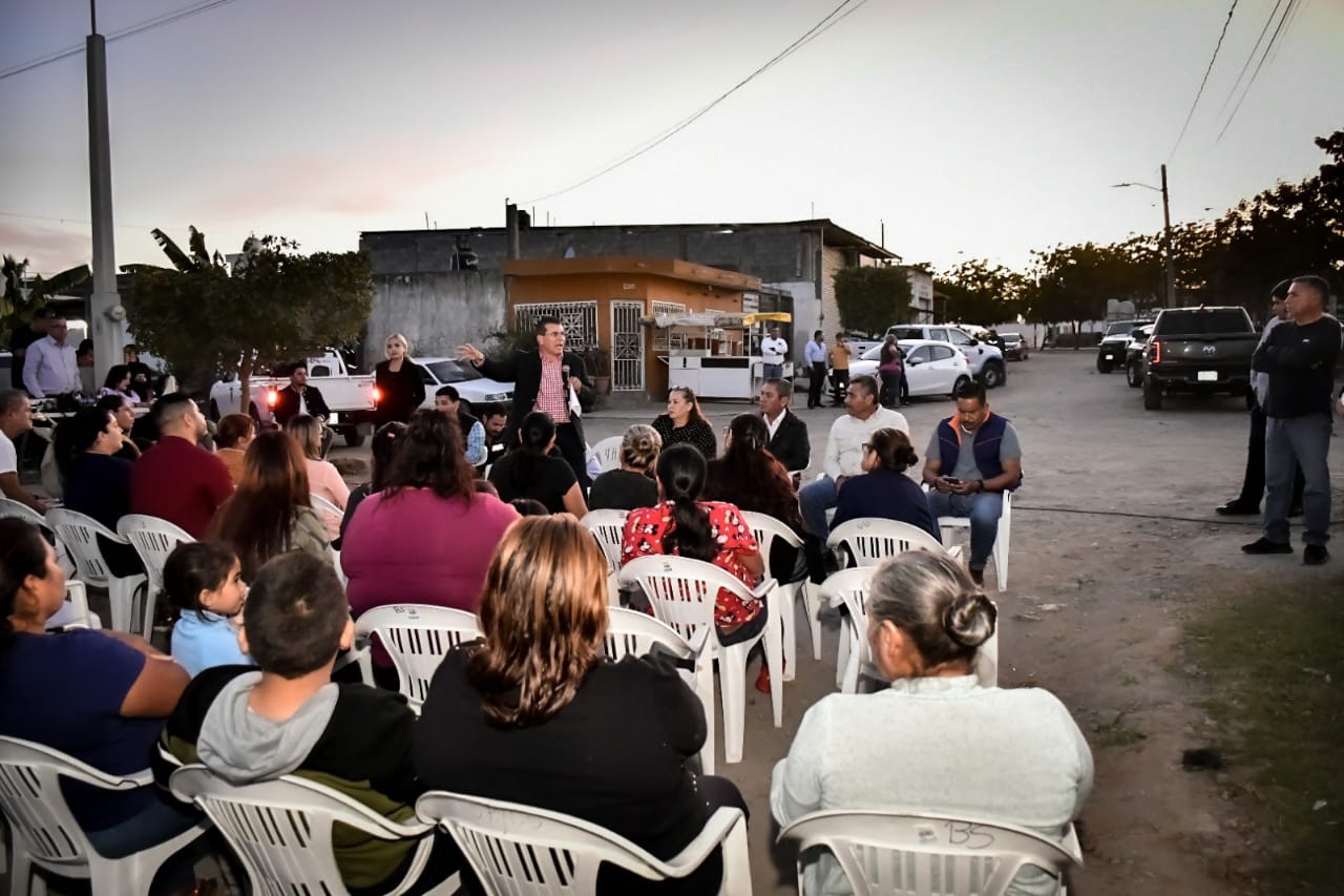 Llega Reconversión del Alumbrado a la Colonia Lucio Valverde con la instalación de 25 luminarias