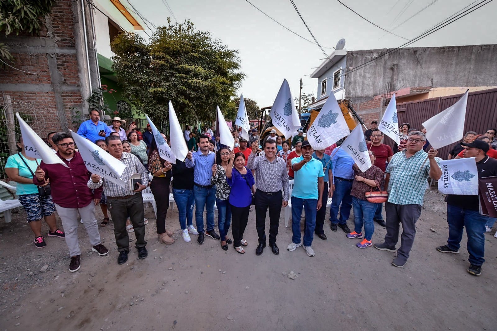 Reconocemos que está trabajando para la ciudadanía: vecinos de la colonia Zapata.