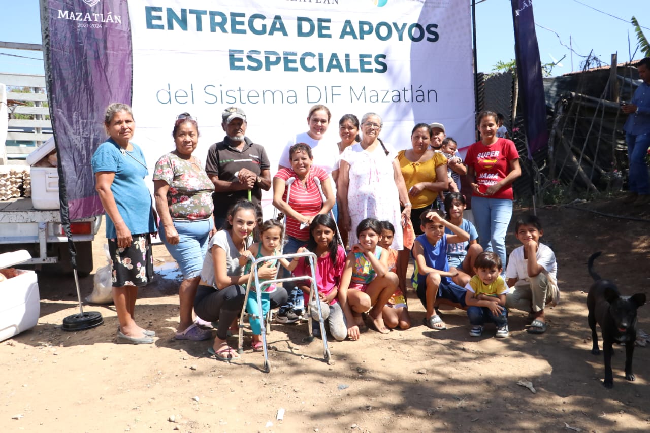 Llevan Gobierno Municipal y DIF Mazatlán pollo y huevo orgánico a la invasión Los Acantos