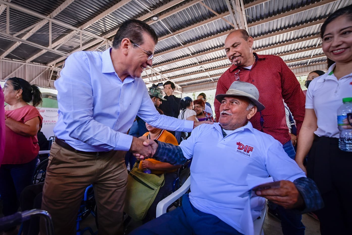 Aprovechan ciudadanas y ciudadanos los beneficios de la Brigada del Bienestar de DIF Sinaloa, en la colonia Casa Redonda