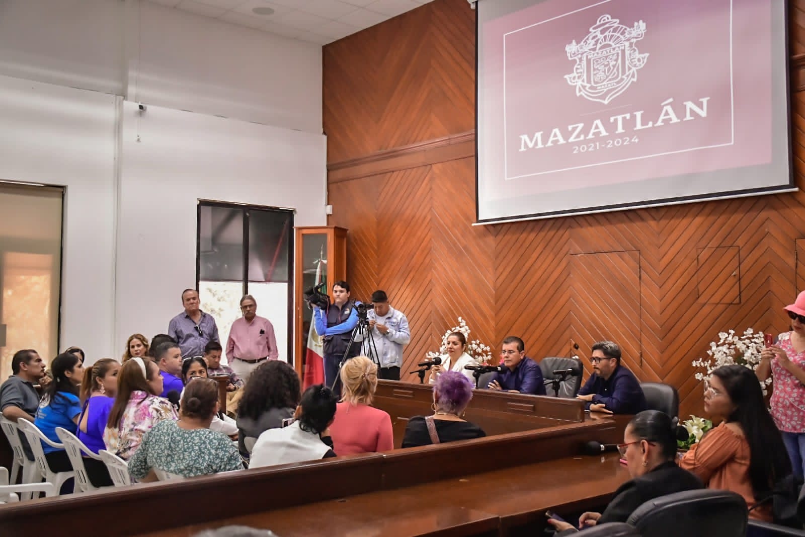 Tianguistas de la Flores Magón se instalarán en planchas de estacionamiento en el mercado.