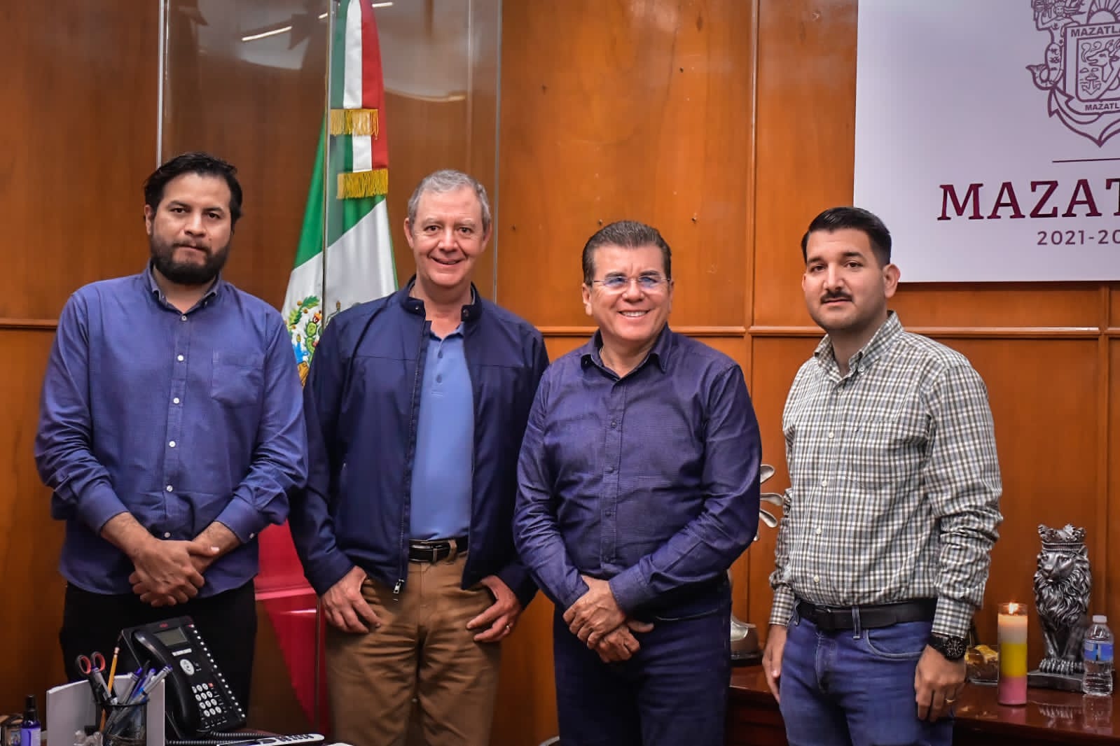 Presentan al Alcalde Edgar González avances de construcción del CRIT de Mazatlán