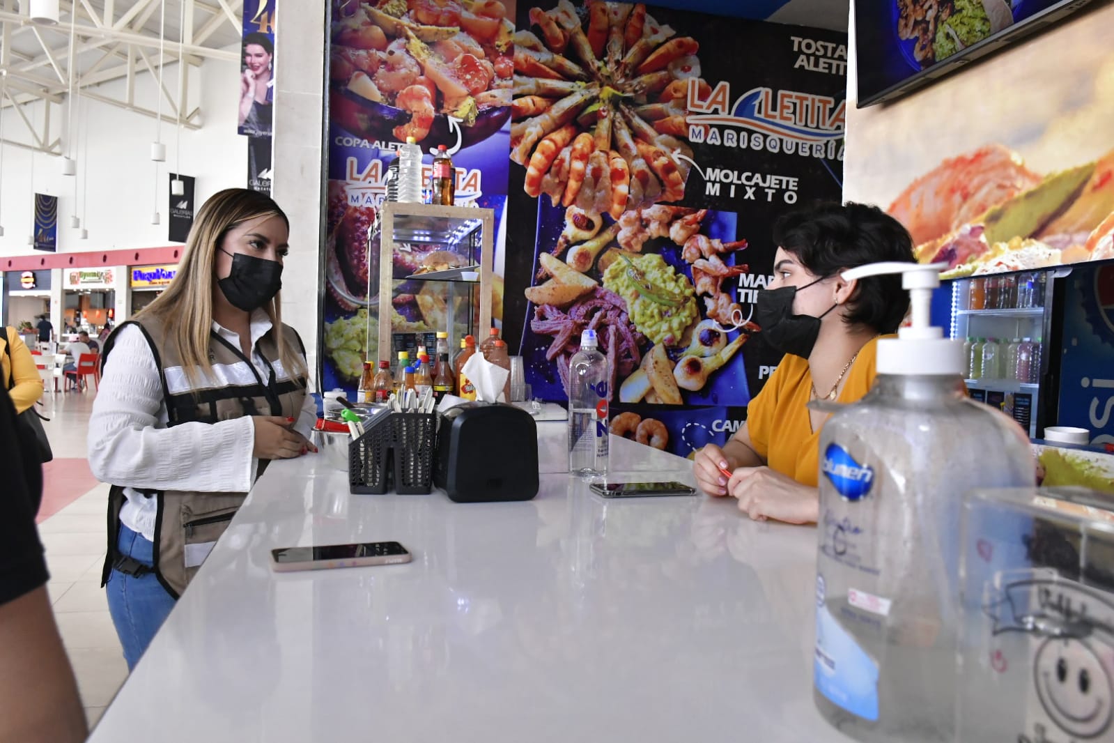 Oficialía Mayor realiza operativo de inspección de protocolos en plazas comerciales