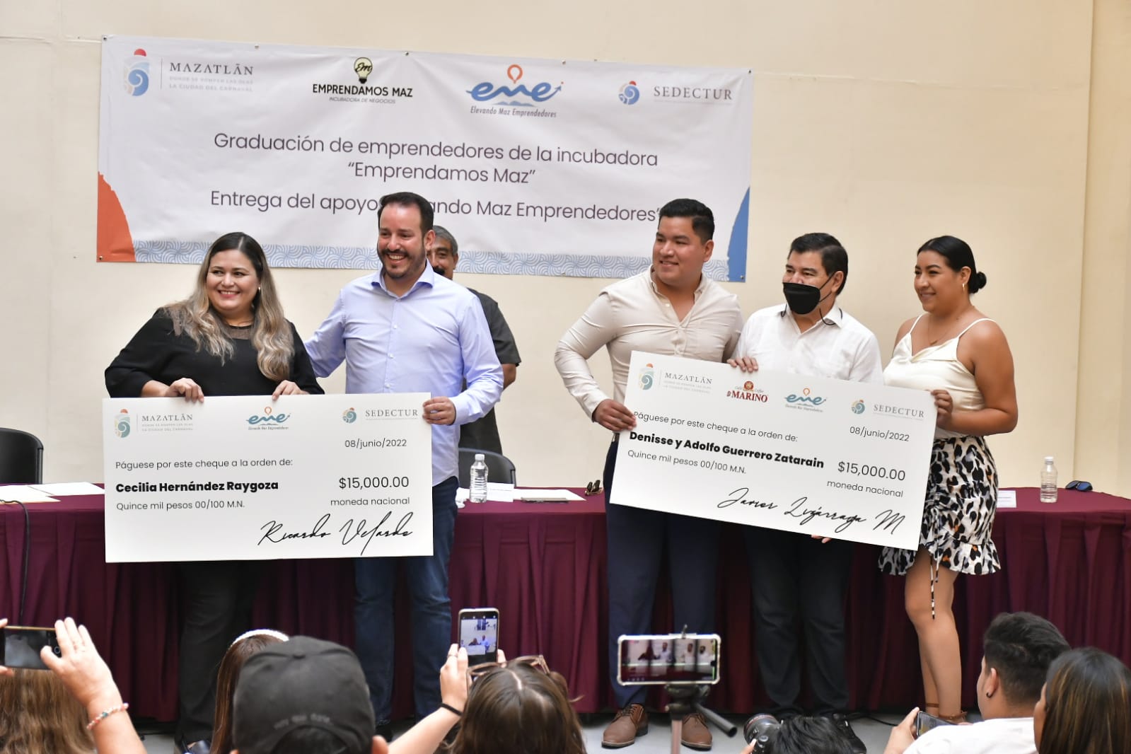 Gobierno de Mazatlán y Sedectur entregan reconocimientos y apoyos a graduados del programa “Emprendamos Maz, Incubadora de Negocios”