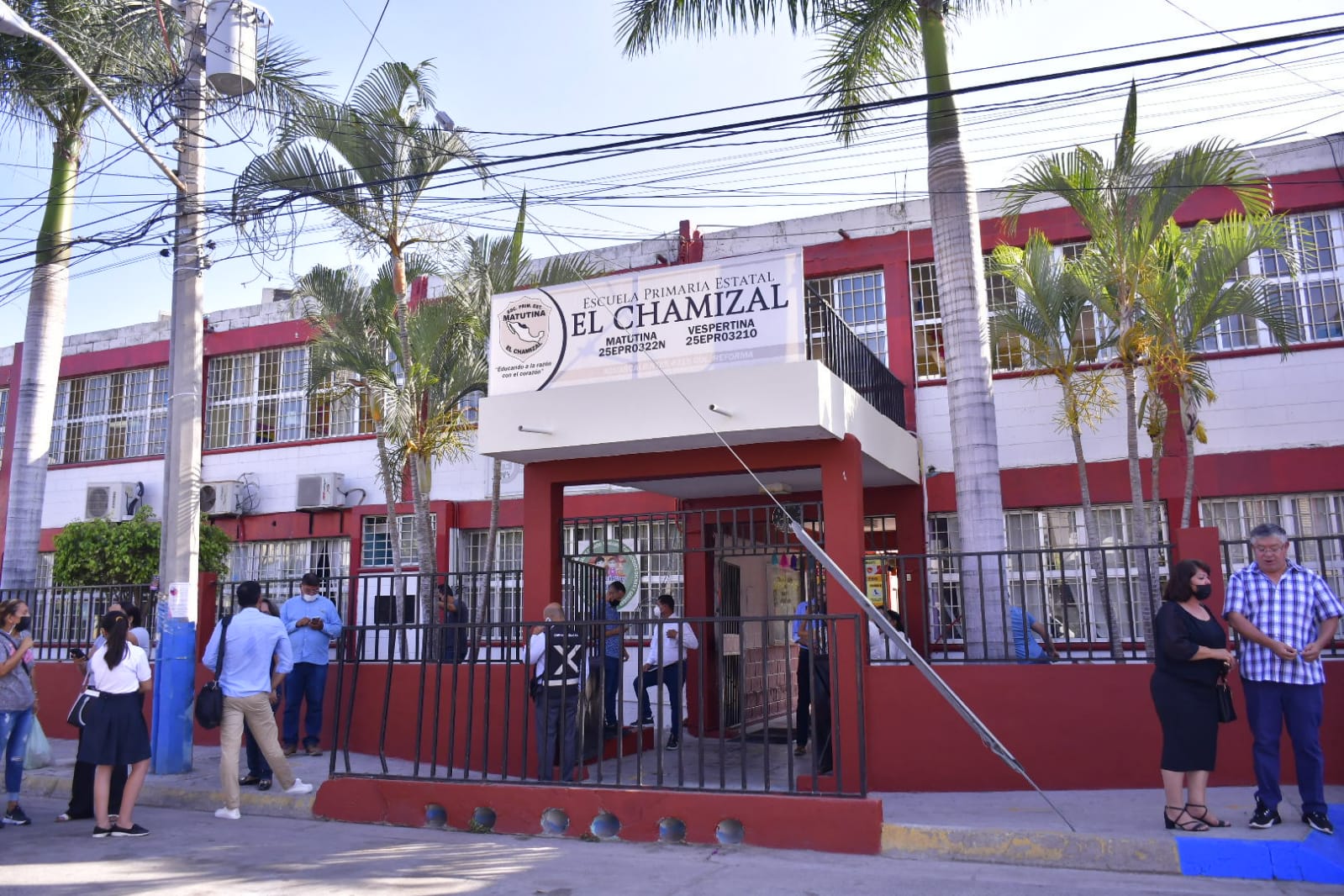 Alcalde de Mazatlán se compromete reparar transformador en Escuela “El Chamizal” esta semana