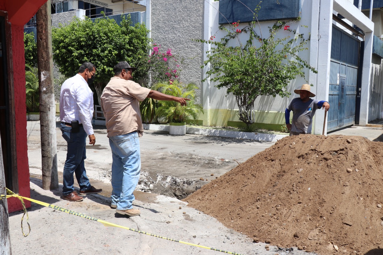 Alcalde de Mazatlán cumple compromiso en colonia Gabriel Leyva